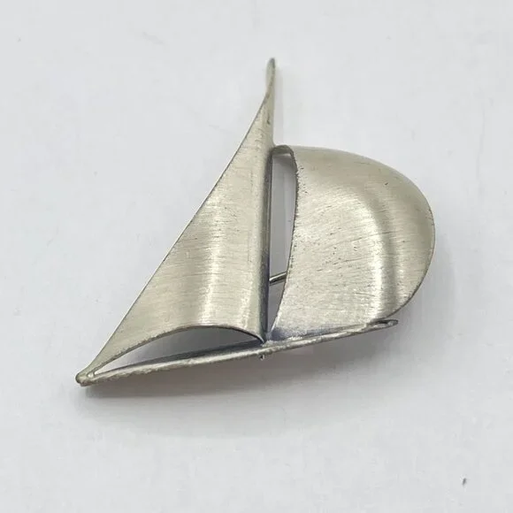 Vintage Beau Sterling Silver 3d Sailboat Brooch Pin - Picture 1 of 7
